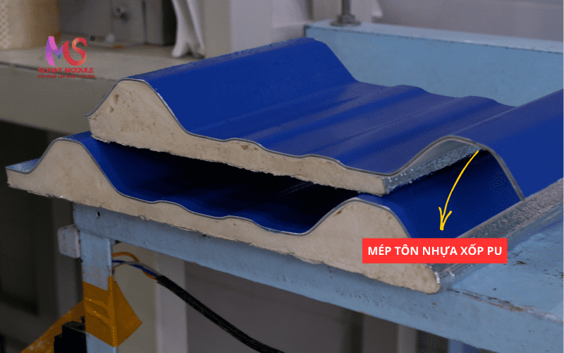 Thi công Tôn nhựa xốp Pu đơn giản