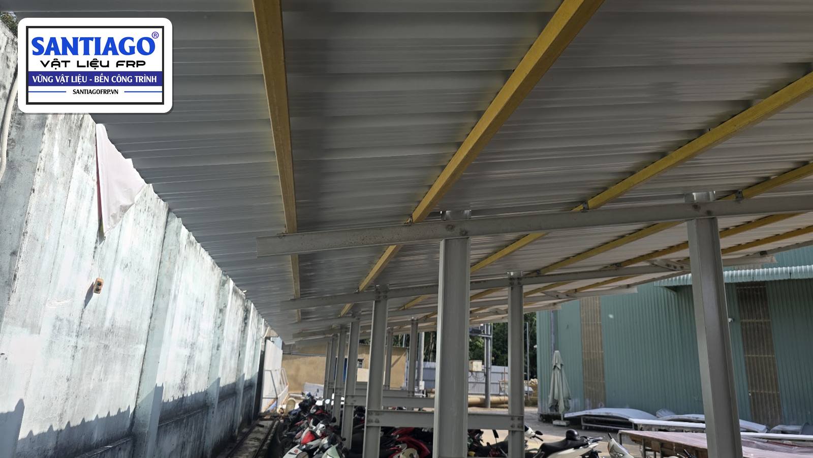 Mái che dài dùng xà gồ composite trên khung thép