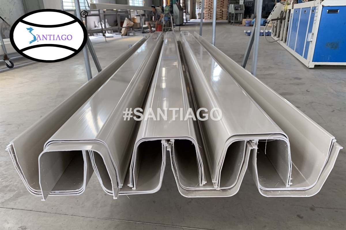 Thanh máng xối nhựa PVC dài xếp tại xưởng