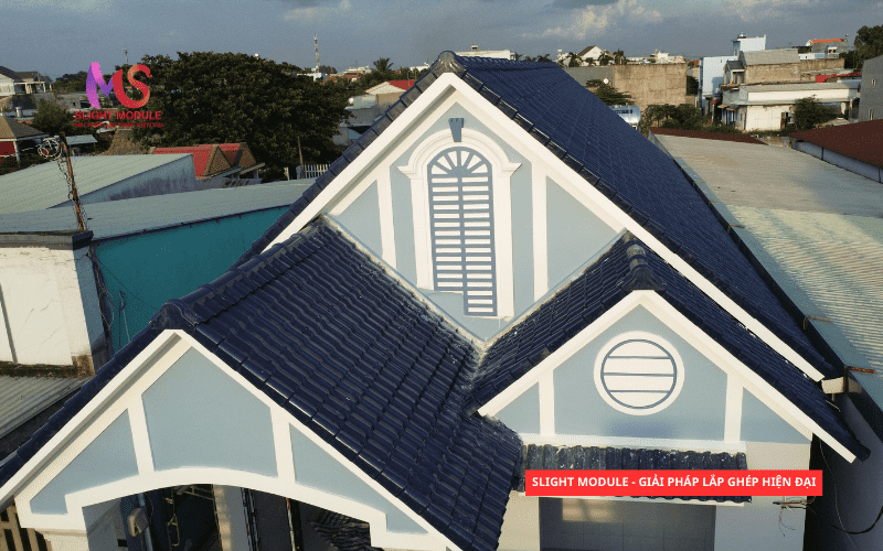 Thi công Tôn xốp cách nhiệt với mẫu nhà mái thái.