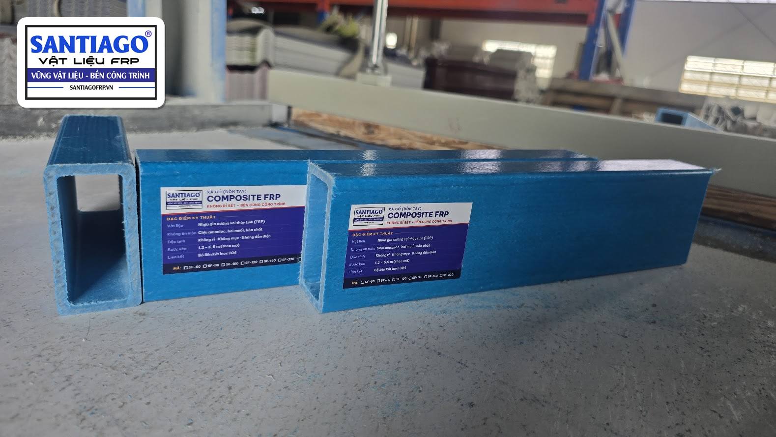 Hai cỡ xà gồ hộp composite đặt cạnh nhau