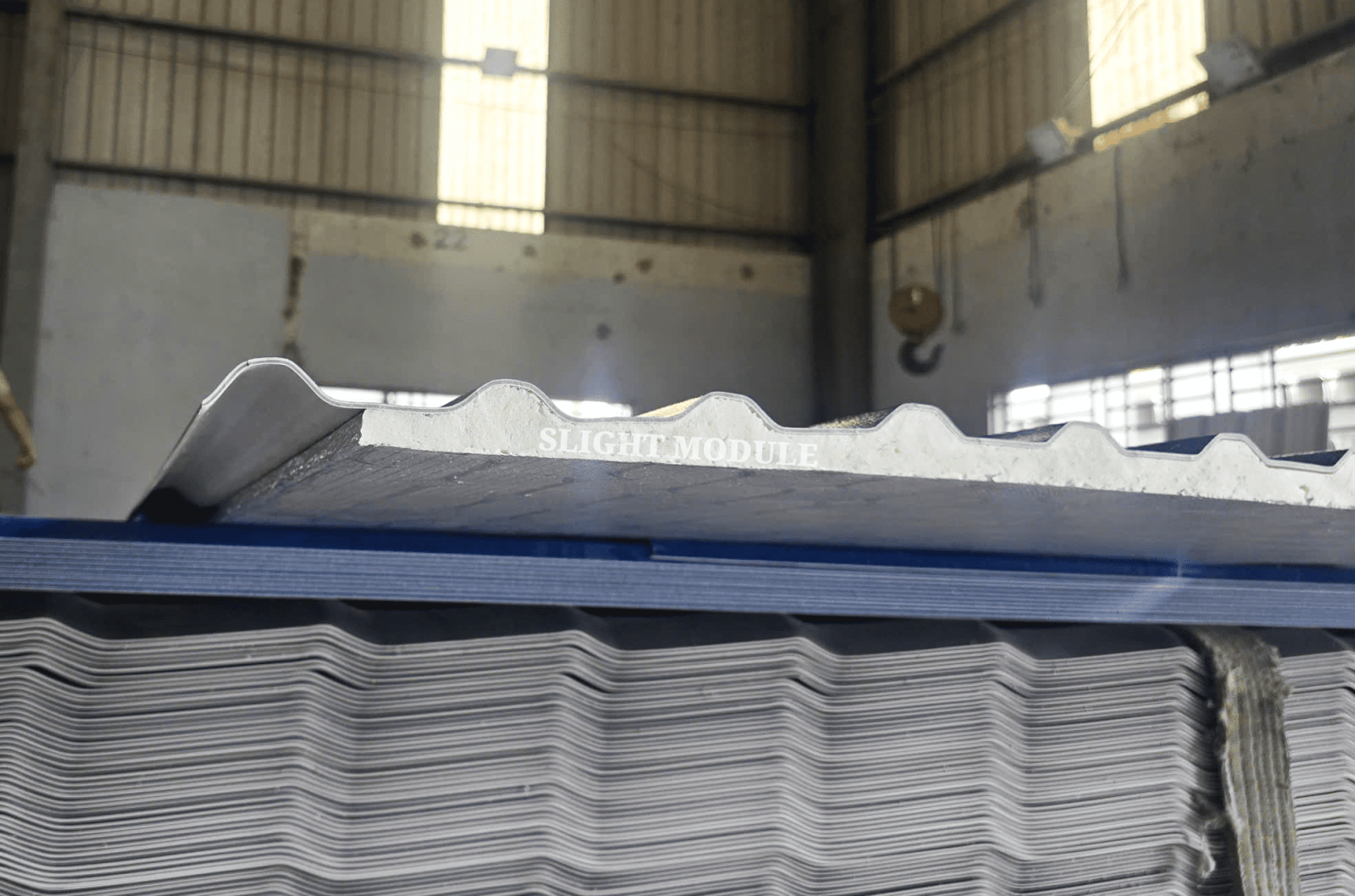 So sánh Tôn nhựa xốp PU và Tôn truyền thống