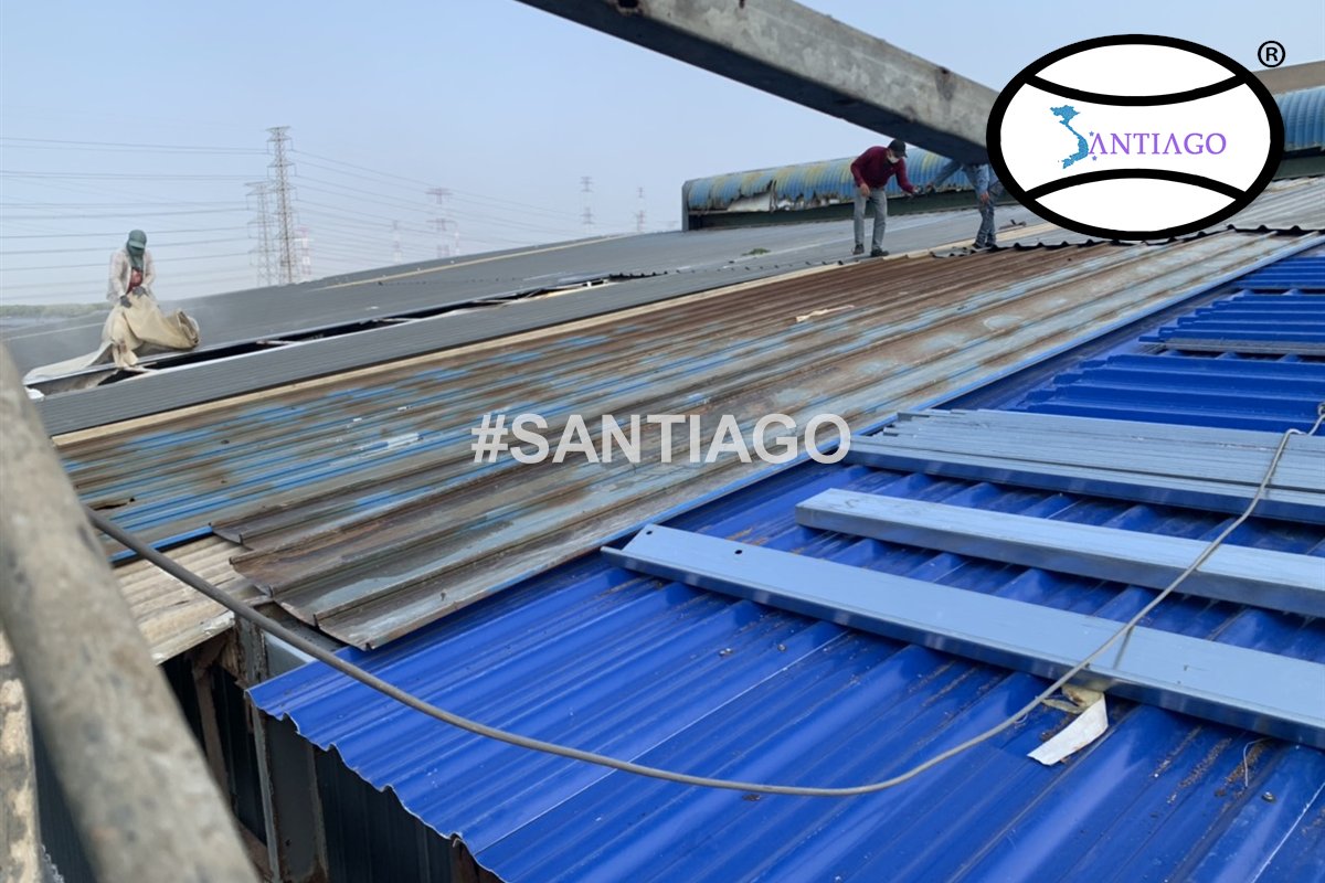 Thay mái tôn kẽm cũ đã rỉ bằng tôn nhựa Santiago màu xanh
