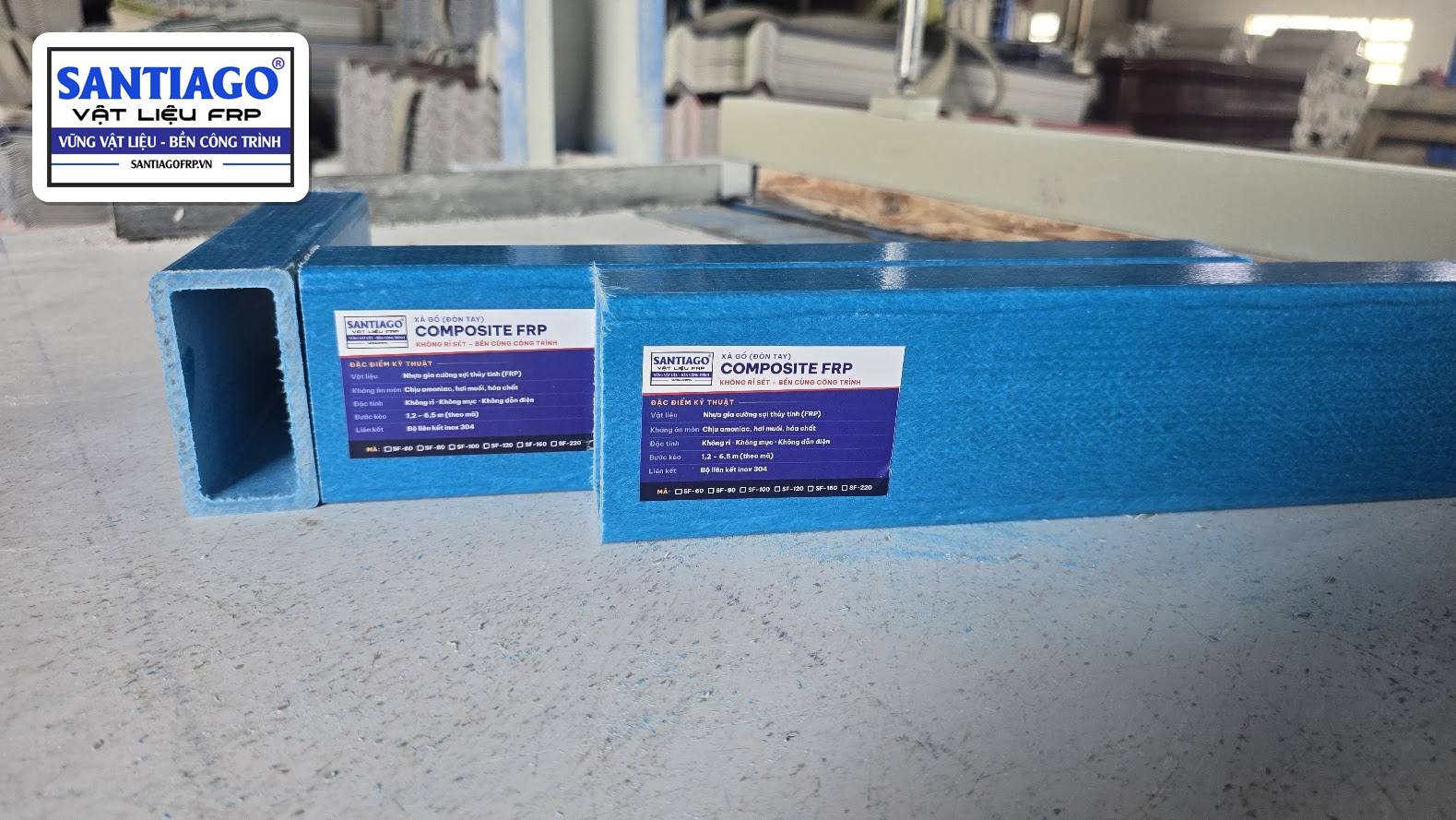 Xà gồ hộp composite cỡ 30 × 60 mm (SF-60) màu xanh có nhãn
